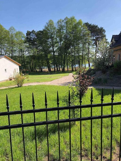 Haus Wilma Gruene Idylle Im Wald Direkt Am See Wendisch Rietz Bagian luar foto